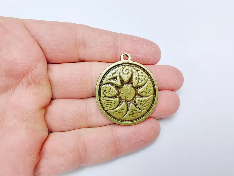 Nautical Pendant, Bohemian Starfish Pendant Blank, Celestial Bezel, Locket Base, Antique Bronze Plated Zamac 38x34mm (10mm cabochon) G36627