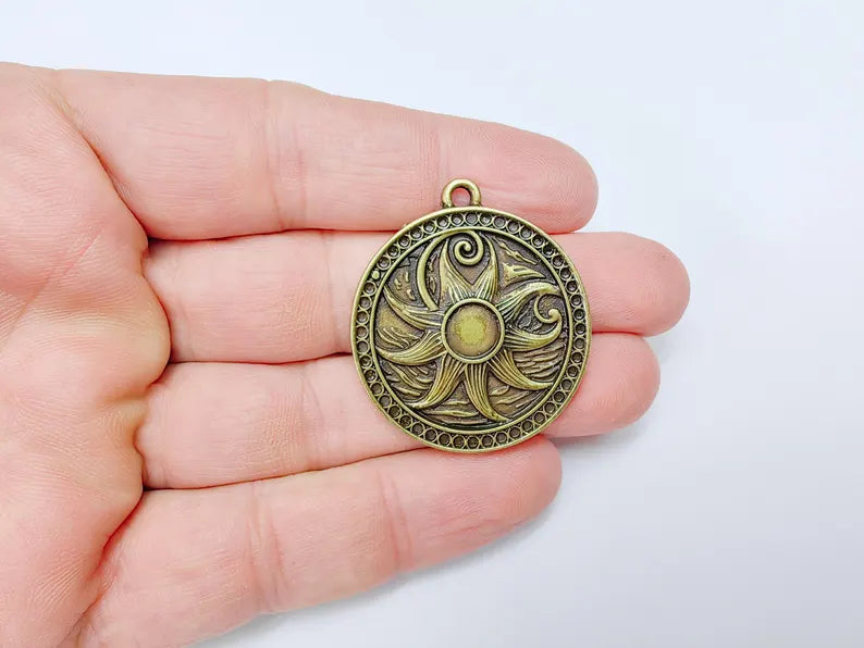 Nautical Pendant, Bohemian Starfish Pendant Blank, Celestial Bezel, Locket Base, Antique Bronze Plated Zamac 38x34mm (10mm cabochon) G36627