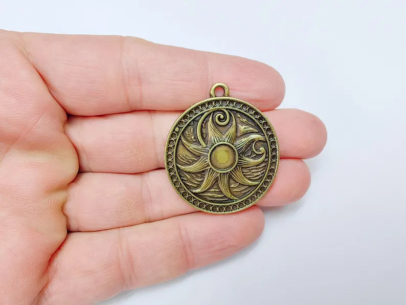 Nautical Pendant, Bohemian Starfish Pendant Blank, Celestial Bezel, Locket Base, Antique Bronze Plated Zamac 38x34mm (10mm cabochon) G36627