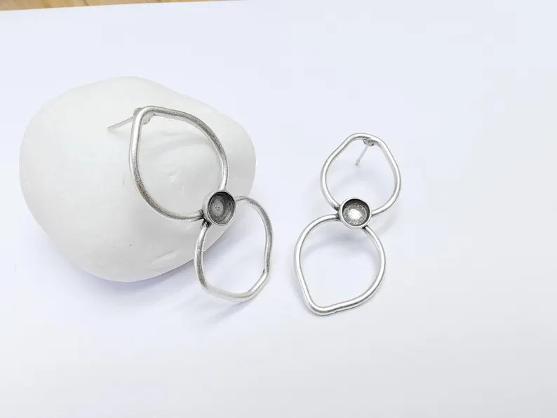 Amorphous Circle Earring Stud Base, Earring Blank, Ear Resin Bezel, Cabochon Mounting, Antique Silver Plated Brass (6mm bezel) G36756
