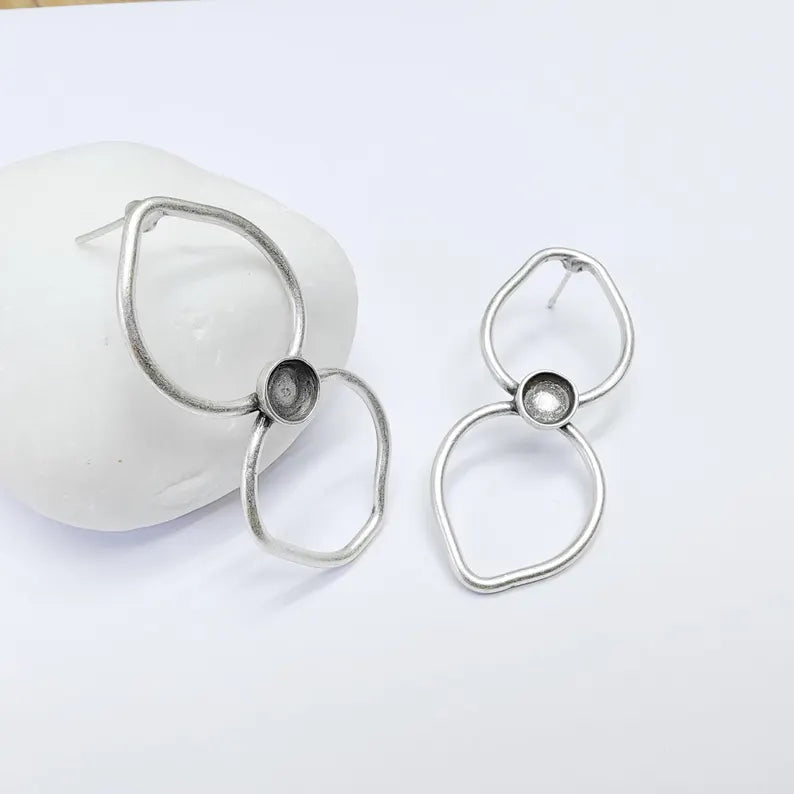 Amorphous Circle Earring Stud Base, Earring Blank, Ear Resin Bezel, Cabochon Mounting, Antique Silver Plated Brass (6mm bezel) G36756