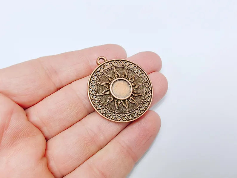 Sun Pendant Charm, Bohemian Sunburst Pendant Blank, Bezel, Locket Base, Antique Copper Plated Zamac 38x34mm (10mm cabochon) G36658