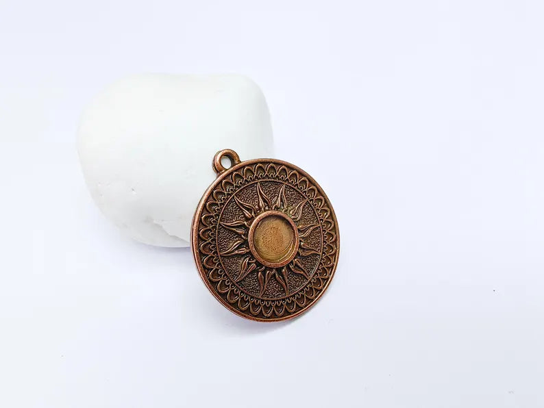 Sun Pendant Charm, Bohemian Sunburst Pendant Blank, Bezel, Locket Base, Antique Copper Plated Zamac 38x34mm (10mm cabochon) G36658