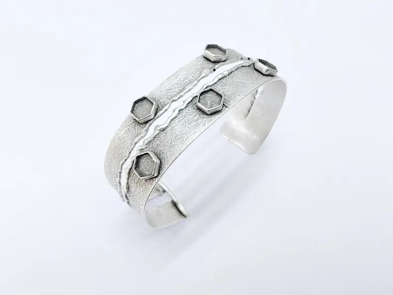 Textured Cuff Bracelet with Bezel Setting, Bangle Resin Blank Wristband Cabochon Base Adjustable Antique Silver Plated Brass (6mm) G36784