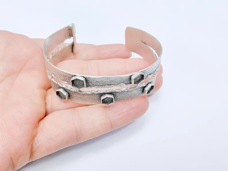 Textured Cuff Bracelet with Bezel Setting, Bangle Resin Blank Wristband Cabochon Base Adjustable Antique Silver Plated Brass (6mm) G36784