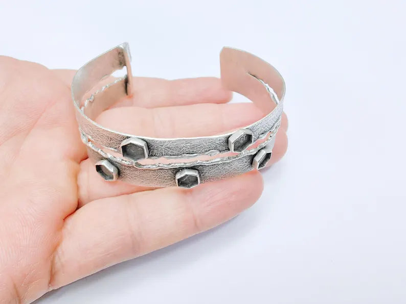 Textured Cuff Bracelet with Bezel Setting, Bangle Resin Blank Wristband Cabochon Base Adjustable Antique Silver Plated Brass (6mm) G36784