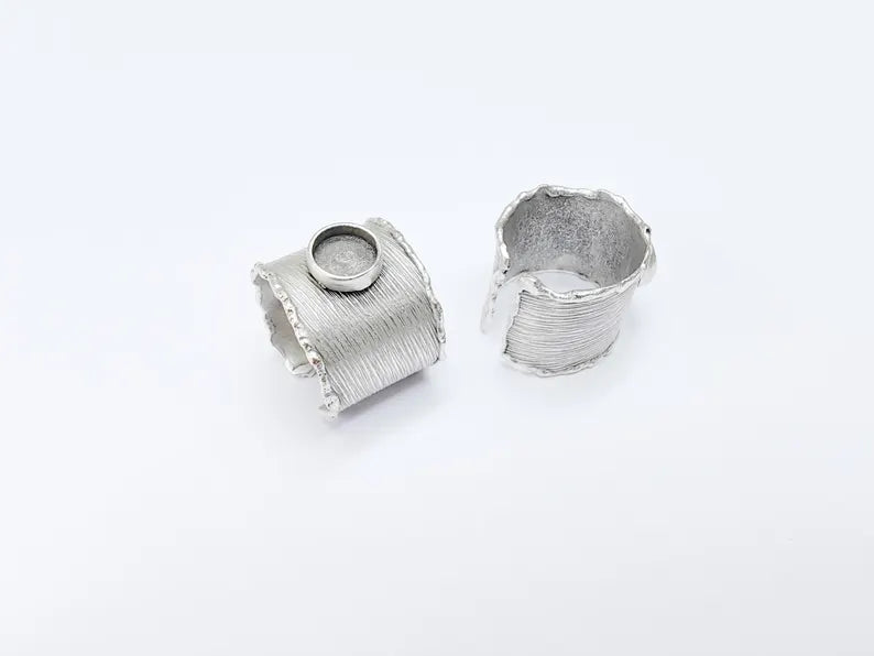 Textured Ring Setting, Cabochon Blank, Resin Bezel, Round Mounting, Epoxy Frame Base, Adjustable Antique Silver Plated Brass 8mm G36785