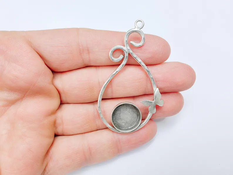 Butterfly Pendant Bezel, Cabochon Blank, Locket Pendant Base, inlay Mounting, Resin Necklace, Antique Silver Plated Brass 16mm G36787