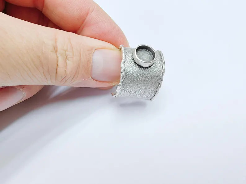 Textured Ring Setting, Cabochon Blank, Resin Bezel, Round Mounting, Epoxy Frame Base, Adjustable Antique Silver Plated Brass 8mm G36789