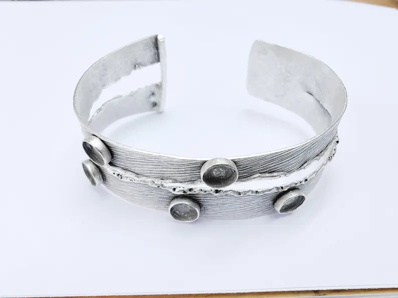 Textured Cuff Bracelet with Bezel Setting, Bangle Resin Blank Wristband Cabochon Base Adjustable Antique Silver Plated Brass (6mm) G36790