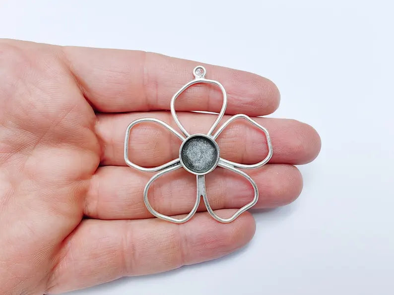 Flower Pendant Bezel, Cabochon Blank, Locket Pendant Base, inlay Mounting, Resin Necklace, Antique Silver Plated Brass 14mm G36677