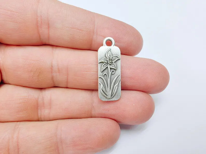 2 Flower Charms, Earring Charms, Bohemian Necklace Parts, Floral Charm for Nature Inspired Jewelry, Antique Silver Plated Zamac 28x10mm G36689