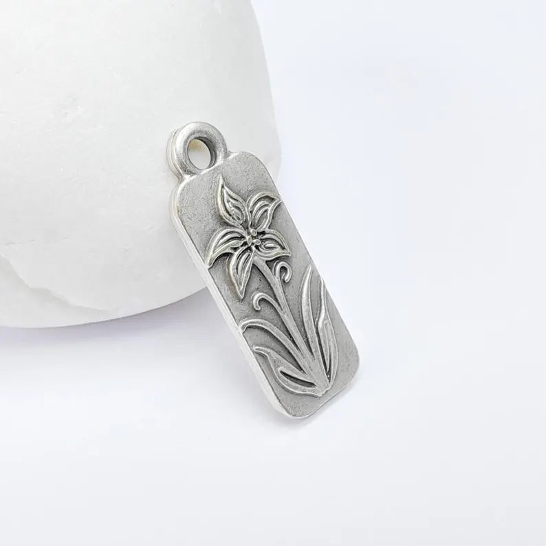 2 Flower Charms, Earring Charms, Bohemian Necklace Parts, Floral Charm for Nature Inspired Jewelry, Antique Silver Plated Zamac 28x10mm G36689