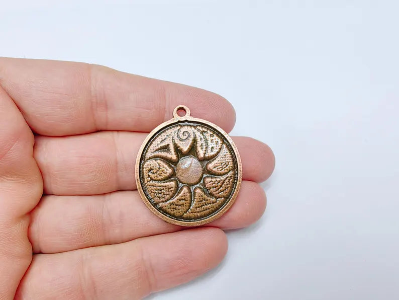 Nautical Pendant, Bohemian Starfish Pendant Blank, Celestial Bezel, Locket Base, Antique Copper Plated Zamac 38x34mm (10mm cabochon) G36697