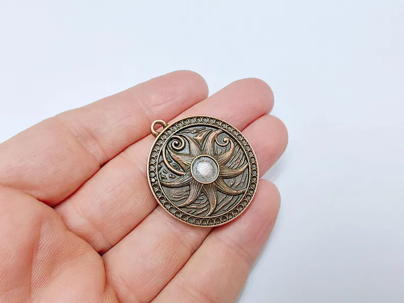 Nautical Pendant, Bohemian Starfish Pendant Blank, Celestial Bezel, Locket Base, Antique Copper Plated Zamac 38x34mm (10mm cabochon) G36697