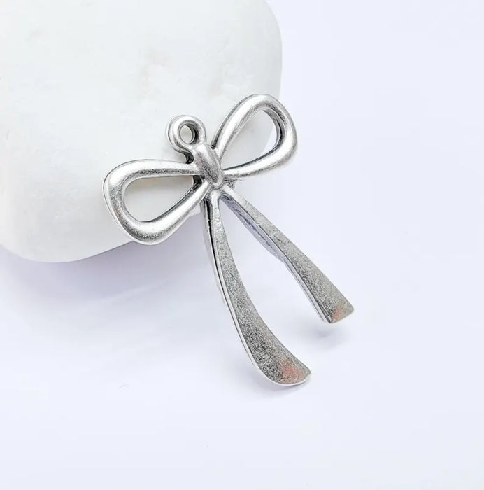 Bow Charm, Bow Tie Pendant, Ribbon Charms, Earring Charms, Dangle Pendant, Antique Silver Plated 32x24mm G36718