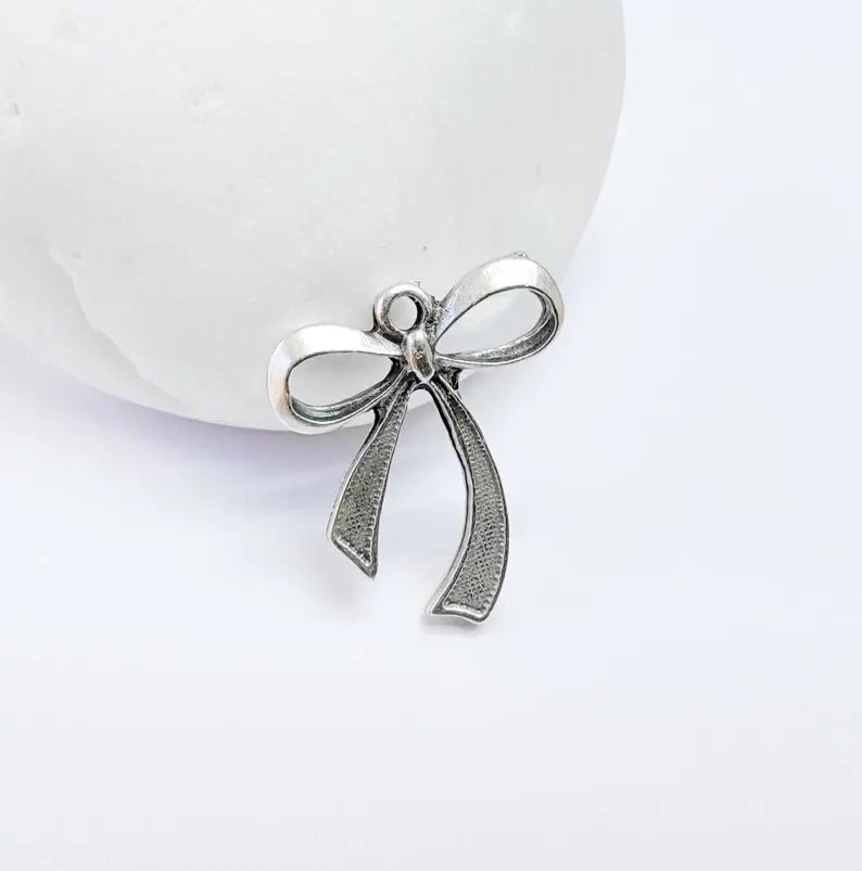 2 Bow Charm, Bow Tie Pendant, Ribbon Charms, Earring Charms, Dangle Pendant, Antique Silver Plated 21x18mm G36720