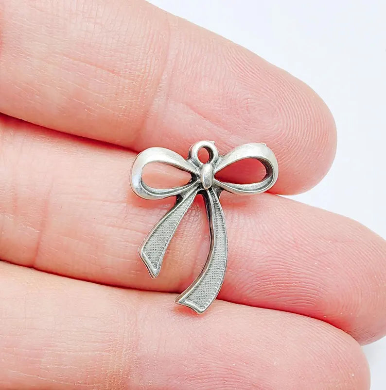 2 Bow Charm, Bow Tie Pendant, Ribbon Charms, Earring Charms, Dangle Pendant, Antique Silver Plated 21x18mm G36720