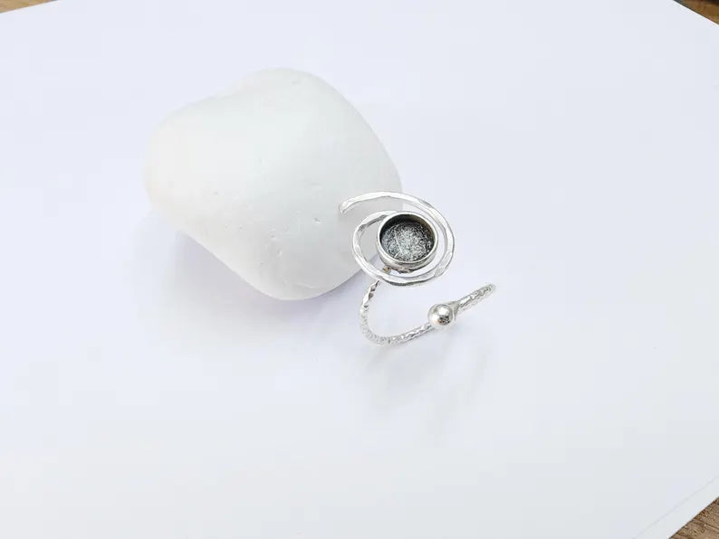 Swirl Ring Setting, Cabochon Blank, Resin Bezel, Round Ring Mounting, Epoxy Frame Base, Adjustable Antique Silver Plated Brass 8mm G36724