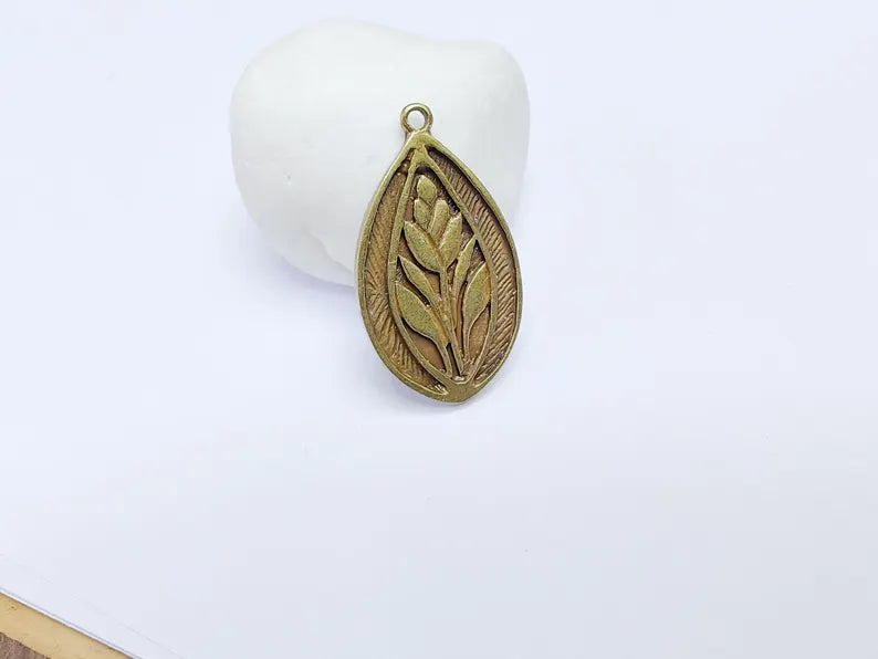 Flower Charm, Botanical Leaf Pendant, Boho Charm, Earring Charms, Dangle Pendant, Necklace Parts, Antique Bronze Plated Zamac 42x24mm G36830