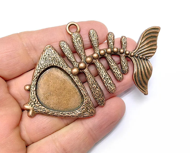 Fish Bone Pendant, Nautical Sea Life Charm, Eye Blank Bezel, Dangle Pendant, Antique Copper Plated Zamac 92mm G36838