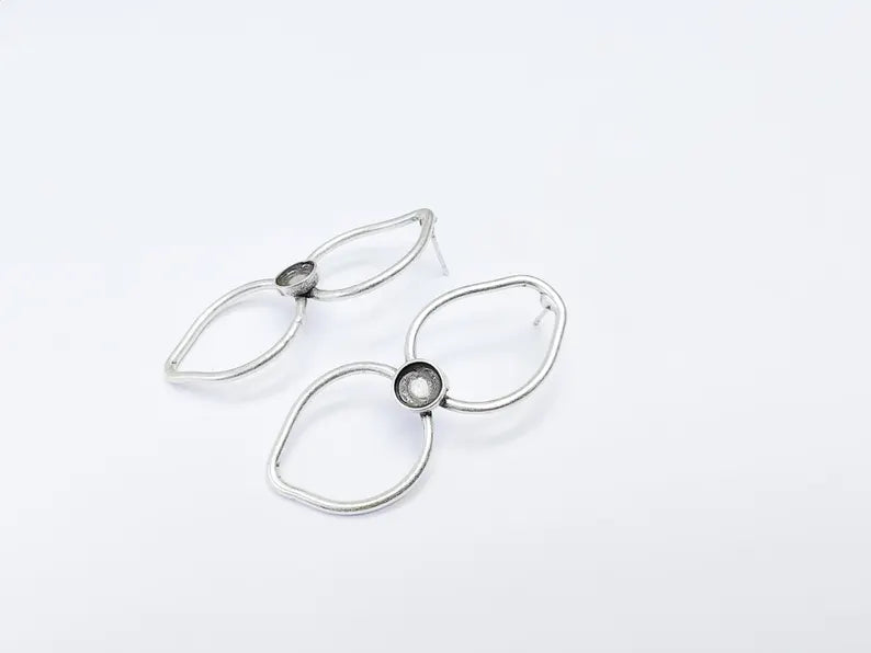 Amorphous Circle Earring Stud Base, Earring Blank, Ear Resin Bezel, Cabochon Mounting, Antique Silver Plated Brass (6mm bezel) G36756