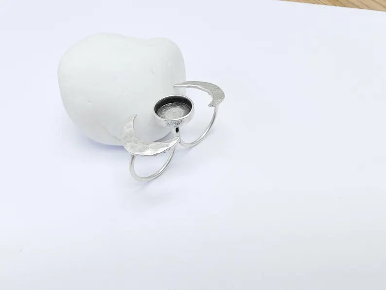 Double Finger Crescent Moon Ring Base Setting, Cabochon Blank, Resin Bezel Mountings, Adjustable Antique Silver Plated Brass 12mm G36759