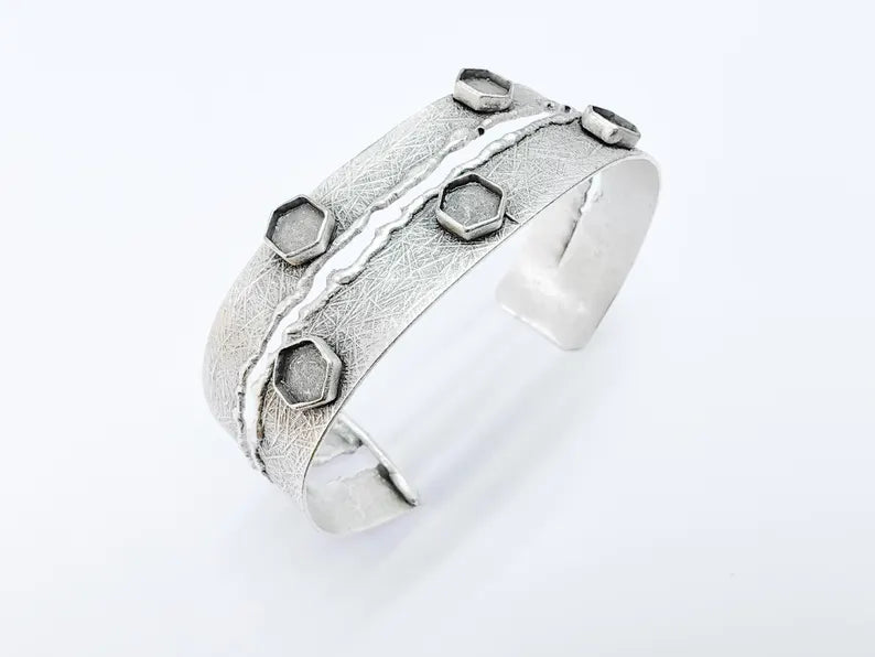 Textured Cuff Bracelet with Bezel Setting, Bangle Resin Blank Wristband Cabochon Base Adjustable Antique Silver Plated Brass (6mm) G36784