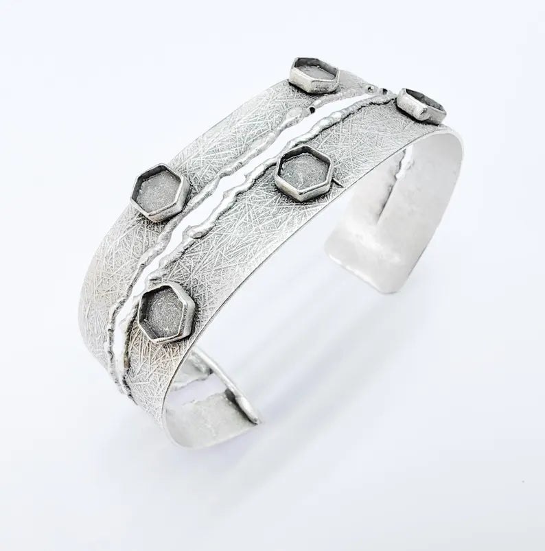 Textured Cuff Bracelet with Bezel Setting, Bangle Resin Blank Wristband Cabochon Base Adjustable Antique Silver Plated Brass (6mm) G36784