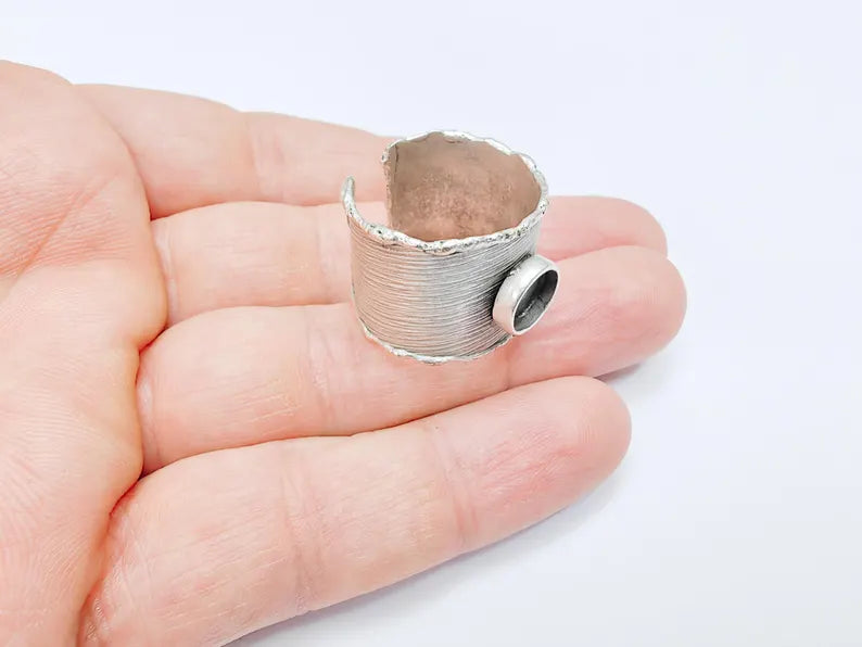 Textured Ring Setting, Cabochon Blank, Resin Bezel, Round Mounting, Epoxy Frame Base, Adjustable Antique Silver Plated Brass 8mm G36785