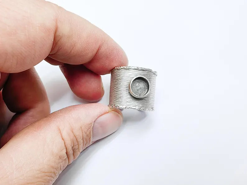 Textured Ring Setting, Cabochon Blank, Resin Bezel, Round Mounting, Epoxy Frame Base, Adjustable Antique Silver Plated Brass 8mm G36785