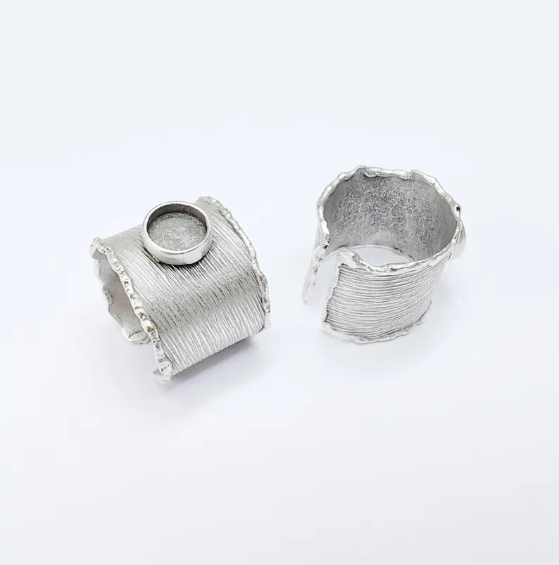 Textured Ring Setting, Cabochon Blank, Resin Bezel, Round Mounting, Epoxy Frame Base, Adjustable Antique Silver Plated Brass 8mm G36785