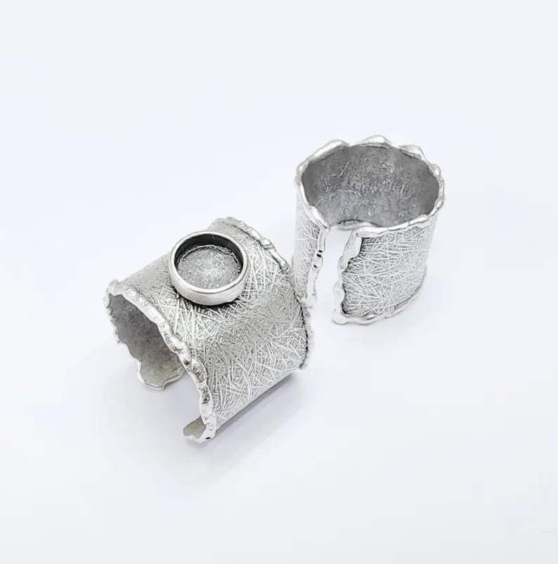 Solid Silver Grey/Clear Round Faceted Cabochon In Bezel Setting Sterling Ring Size 5.75 / 2.6g