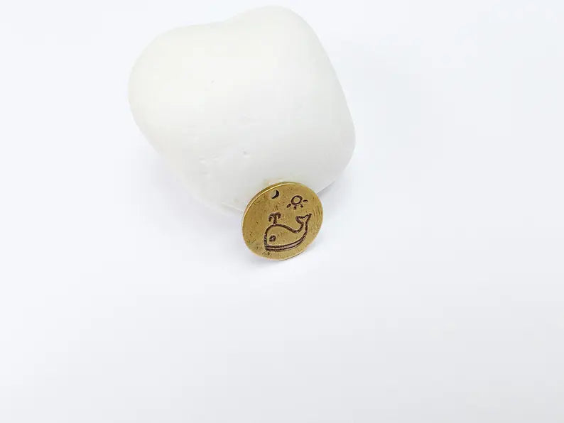 4 Whale and Sun Charms, Round Boho Charm, Earring Charm, Dangle Pendant, Necklace Parts, Antique Bronze Plated Metal 17mm G36879