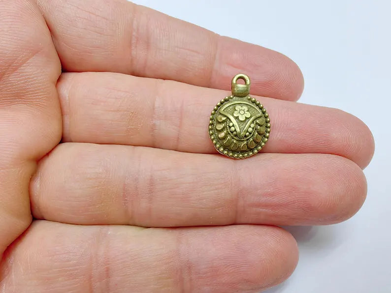 5 Flower Round Charms, Earring Charms, Boho Dangle Pendant, Necklace Parts, Antique Bronze Plated 21x14mm G36800