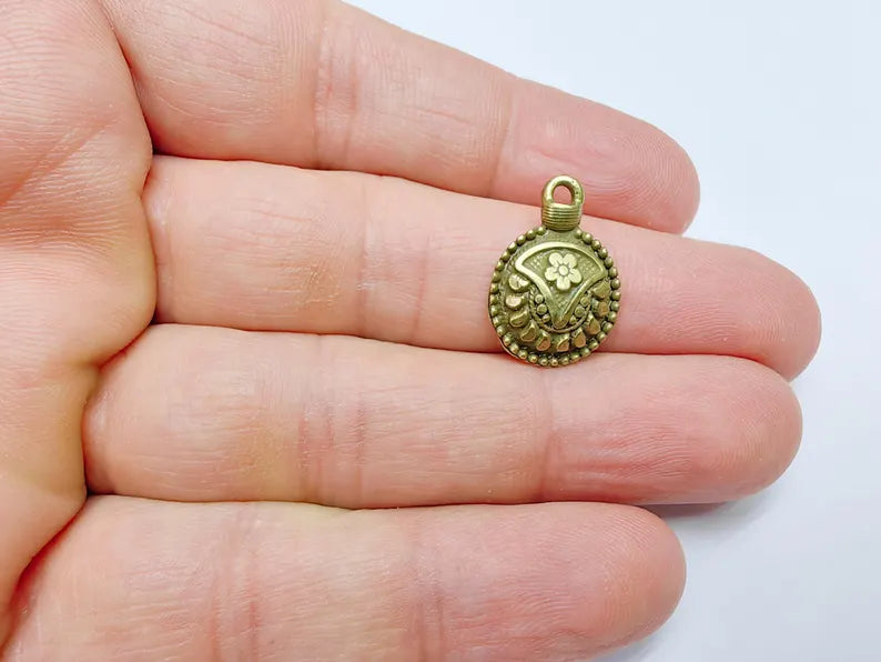 5 Flower Round Charms, Earring Charms, Boho Dangle Pendant, Necklace Parts, Antique Bronze Plated 21x14mm G36800