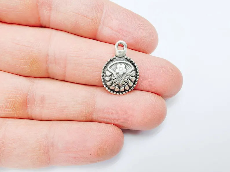 4 Flower Round Charms, Earring Charms, Boho Dangle Pendant, Necklace Parts, Antique Silver Plated 21x14mm G36809