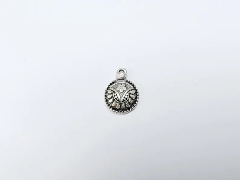 4 Flower Round Charms, Earring Charms, Boho Dangle Pendant, Necklace Parts, Antique Silver Plated 21x14mm G36809