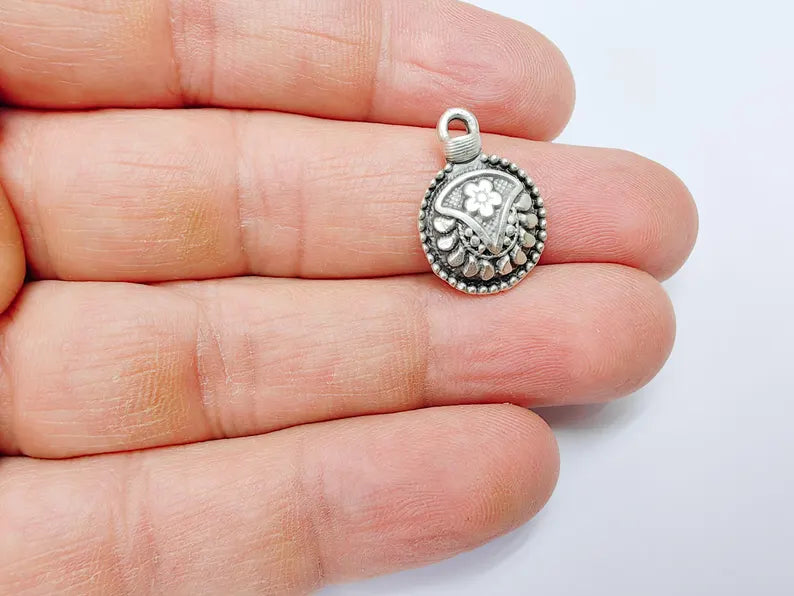 4 Flower Round Charms, Earring Charms, Boho Dangle Pendant, Necklace Parts, Antique Silver Plated 21x14mm G36809