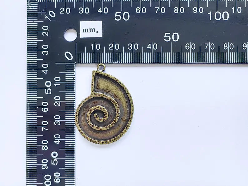 Ammonite Swirl Charms Blank, Charms Base, Cabochon Bezel, inlay Mounting, Resin Necklace, Antique Bronze plated 43x31mm G36833