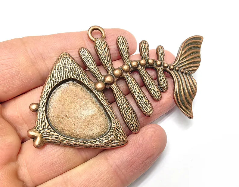 Fish Bone Pendant, Nautical Sea Life Charm, Eye Blank Bezel, Dangle Pendant, Antique Copper Plated Zamac 92mm G36838