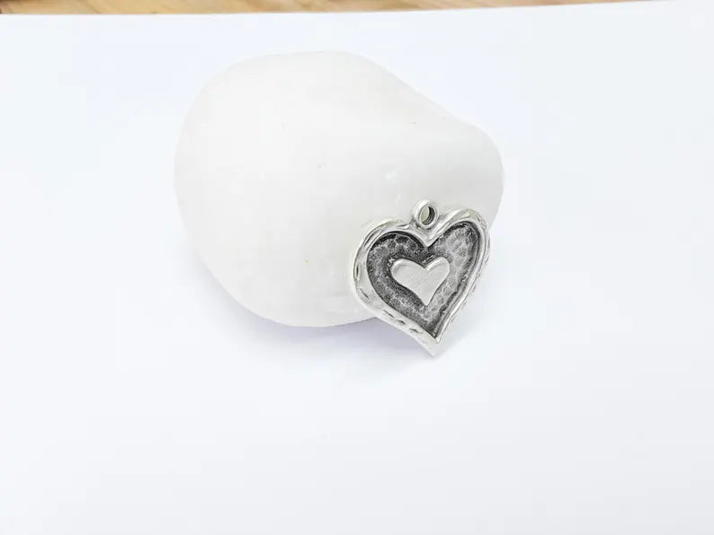 Double Heart Charm, Heart Pendant, Romantic Boho Jewelry Supply, DIY Necklace Bracelet Craft, Love Symbol, Antique Silver Plated 23mm G36901
