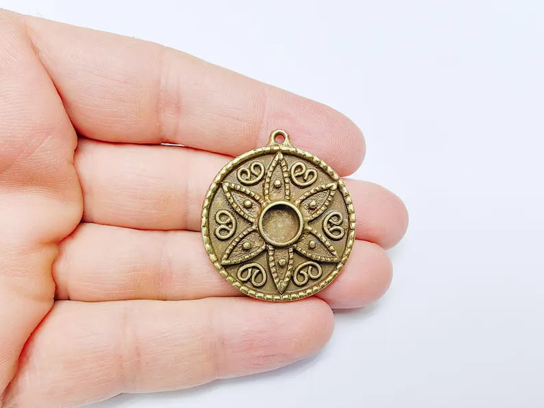 Bohemian Pendant Blank, Cabochon Bezel, Locket Base, inlay Mountings, Resin Necklace, Antique Bronze Plated Zamac (8mm blank) G36913