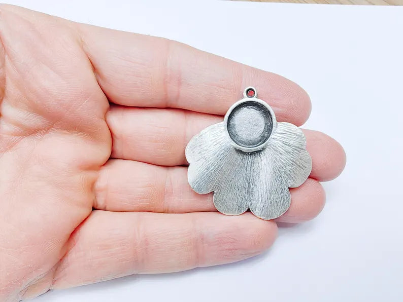 Bohemian Pendant Blank, Cabochon Bezel, Locket Base, inlay Mounting, Resin Necklace, Antique Silver Plated Zamac 42x40mm (14mm blank) G36916