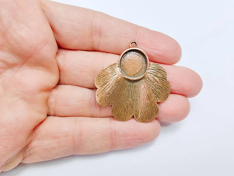 Bohemian Pendant Blank, Cabochon Bezel, Locket Base, inlay Mounting, Resin Necklace, Antique Copper Plated Zamac 42x40mm (14mm blank) G36935