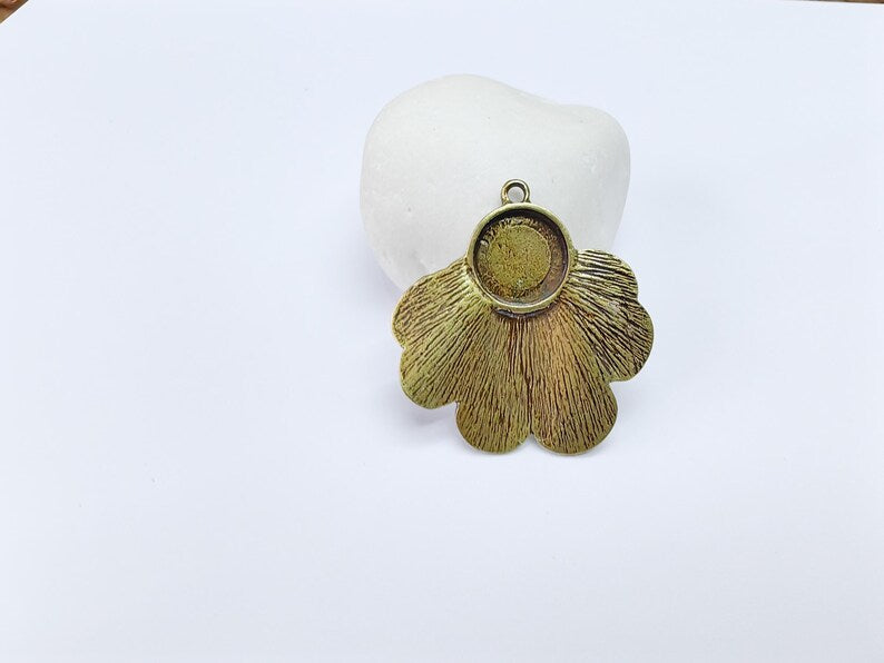 Bohemian Pendant Blank, Cabochon Bezel, Locket Base, inlay Mounting, Resin Necklace, Antique Bronze Plated Zamac 42x40mm (14mm blank) G36941