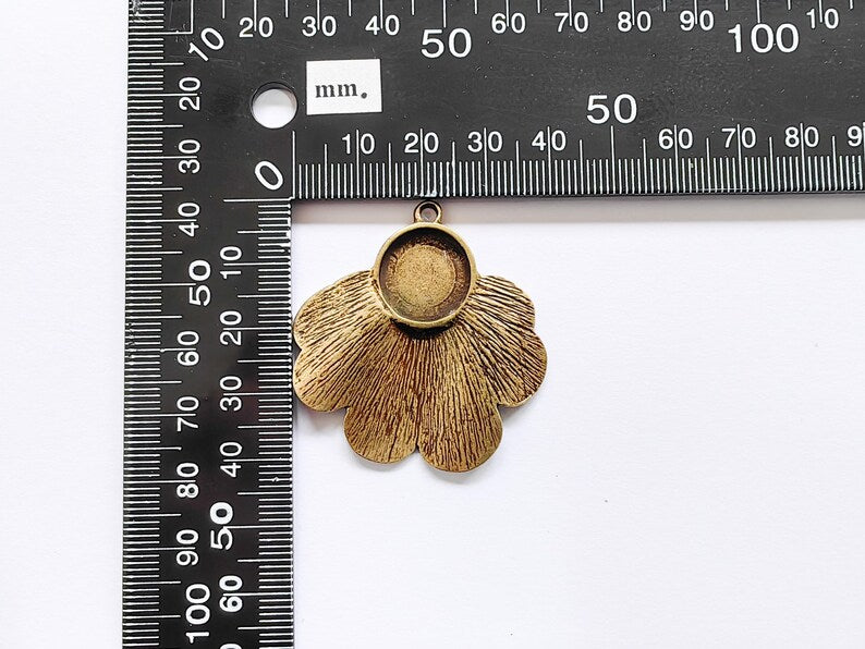 Bohemian Pendant Blank, Cabochon Bezel, Locket Base, inlay Mounting, Resin Necklace, Antique Bronze Plated Zamac 42x40mm (14mm blank) G36941