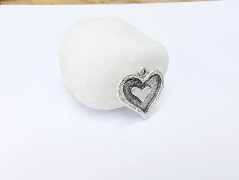 Double Heart Charm, Heart Pendant, Romantic Boho Jewelry Supply, DIY Necklace Bracelet Craft, Love Symbol, Antique Silver Plated 23mm G36901