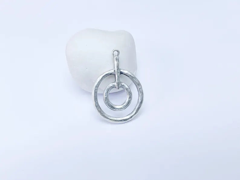 Double Circle Pendant, Geometric Boho Charm, Modern Minimalist Jewelry, DIY Rustic Necklace Craft, Antique Silver Plated 42x30mm G36910