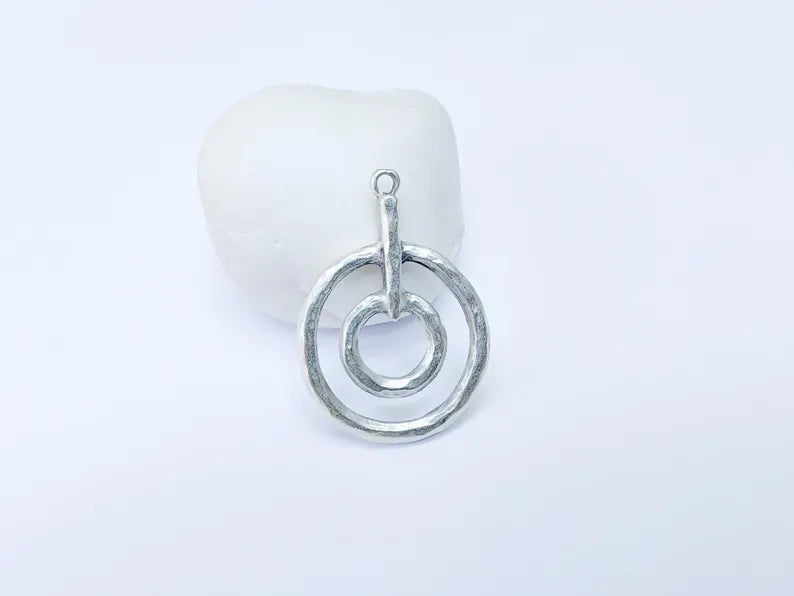 Double Circle Pendant, Geometric Boho Charm, Modern Minimalist Jewelry, DIY Rustic Necklace Craft, Antique Silver Plated 42x30mm G36910